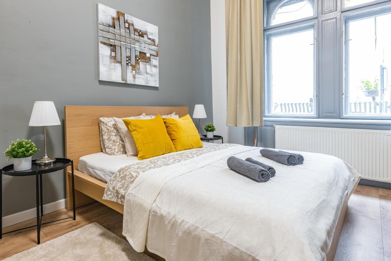 Deluxe Kazincy Apartment In The Heart Of بودابست المظهر الخارجي الصورة