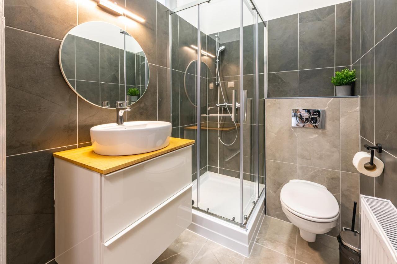 Deluxe Kazincy Apartment In The Heart Of بودابست المظهر الخارجي الصورة