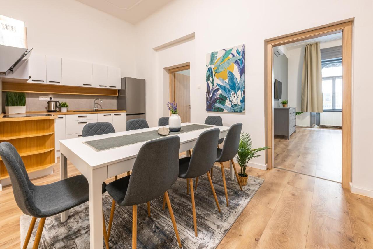 Deluxe Kazincy Apartment In The Heart Of بودابست المظهر الخارجي الصورة
