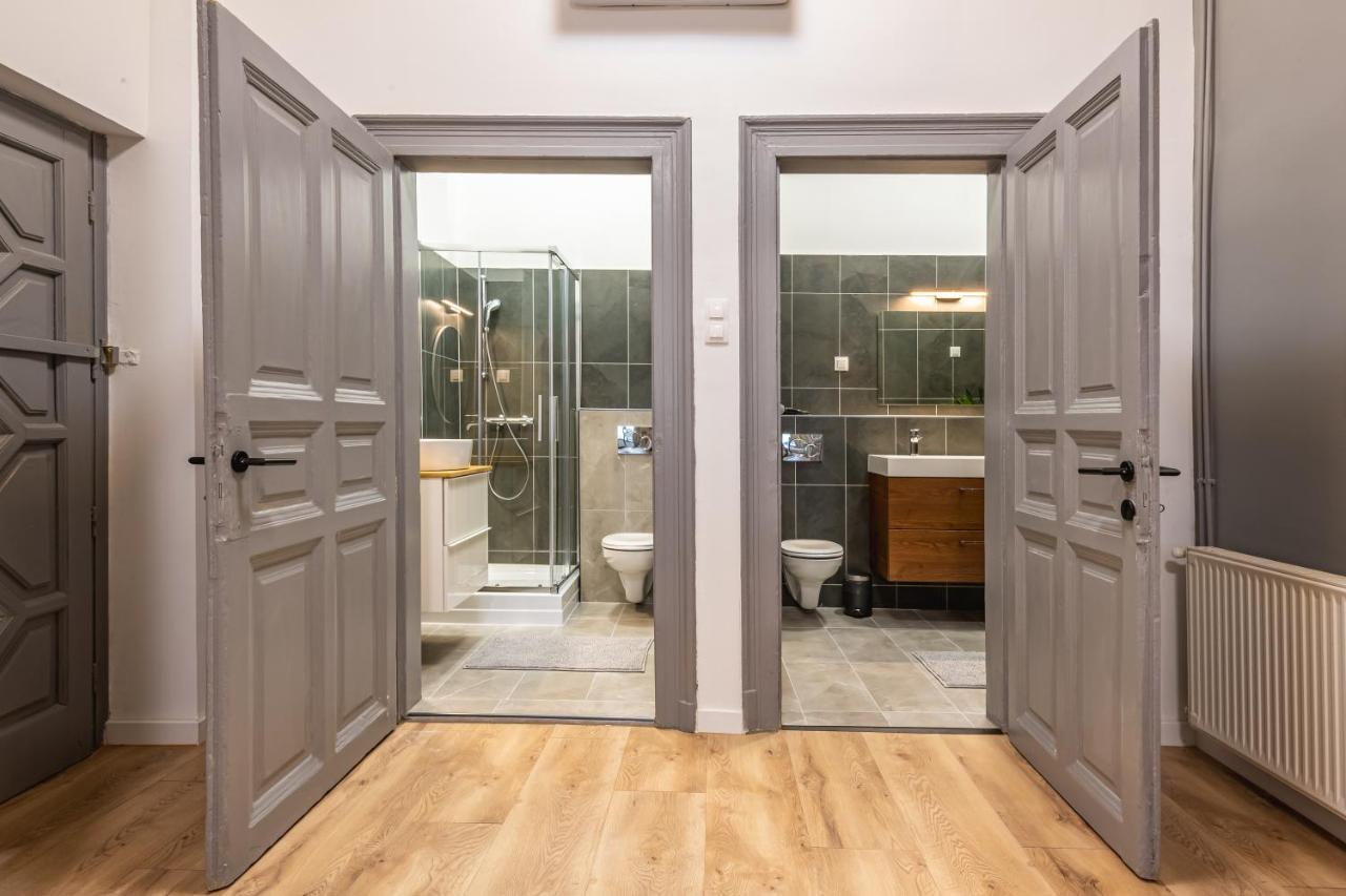 Deluxe Kazincy Apartment In The Heart Of بودابست المظهر الخارجي الصورة
