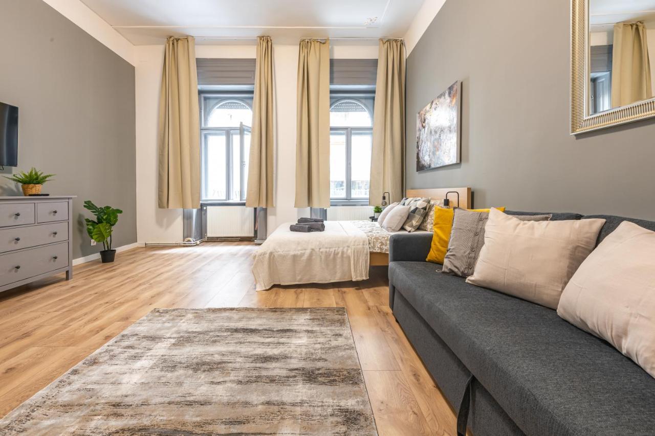 Deluxe Kazincy Apartment In The Heart Of بودابست المظهر الخارجي الصورة