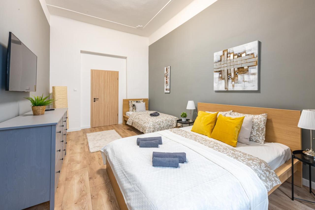 Deluxe Kazincy Apartment In The Heart Of بودابست المظهر الخارجي الصورة