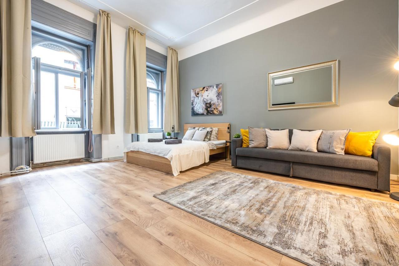 Deluxe Kazincy Apartment In The Heart Of بودابست المظهر الخارجي الصورة