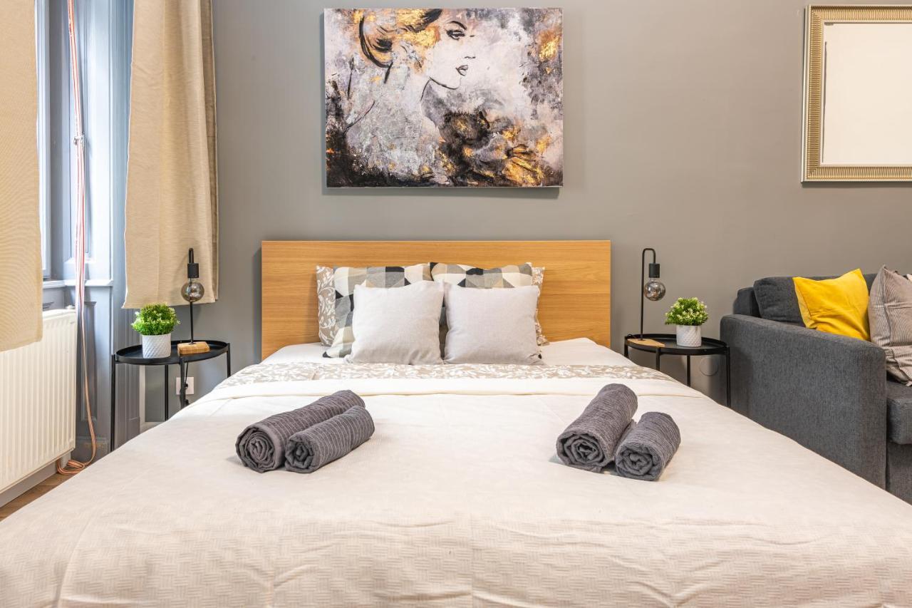 Deluxe Kazincy Apartment In The Heart Of بودابست المظهر الخارجي الصورة