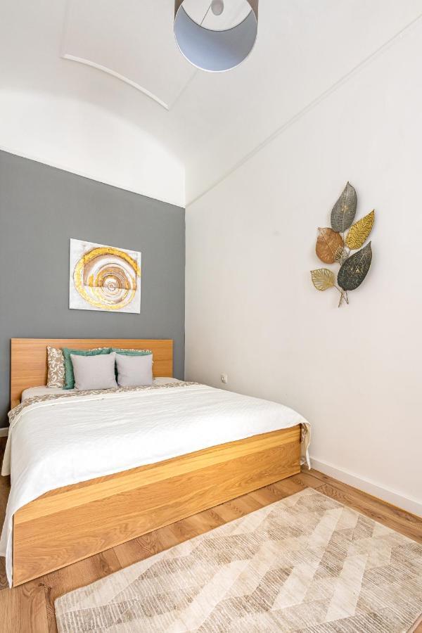 Deluxe Kazincy Apartment In The Heart Of بودابست المظهر الخارجي الصورة