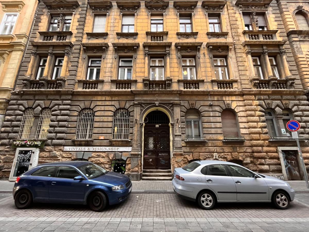 Deluxe Kazincy Apartment In The Heart Of بودابست المظهر الخارجي الصورة